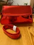 Дамска червена лачена чанта, снимка 1
