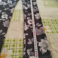 Дамски панталон на флорални мотиви, размер 32/25, снимка 9 - Панталони - 40803559