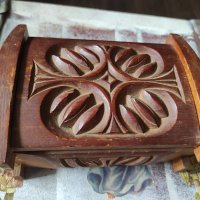 Стара дървена кутия за бижута с дърворезба, снимка 1 - Други ценни предмети - 36854266