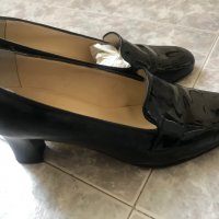 Продавам елегантни италиански обувки от естествена кожа - лак , снимка 1 - Дамски боти - 35242171