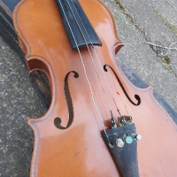 Цигулка Кремона с лък и куфар , снимка 3 - Струнни инструменти - 44640383