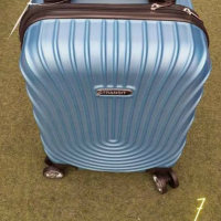 Стилен куфар с колелца за ръчен багаж с твърдо покритие , снимка 4 - Други стоки за дома - 44924153