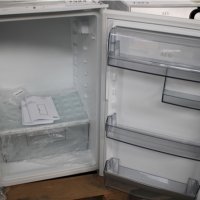 Хладилник AEG за вграждане, снимка 2 - Хладилници - 42110624