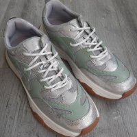 Bershka Sneakers, снимка 1 - Маратонки - 32017757