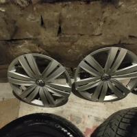 Оригинални стоманени джанти с тасове и зимни гуми за VW, снимка 4 - Гуми и джанти - 44809435
