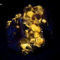 Друза от флуоресцентен церусит и барит 188g, снимка 3 - Други ценни предмети - 38376784