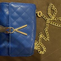 Продавам чантичка през рамо на Valentino , снимка 5 - Чанти - 44451046