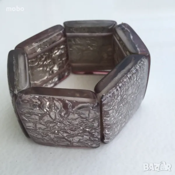 Дамско гривна със сиви квадратни плочки, свързани с ластик, снимка 1