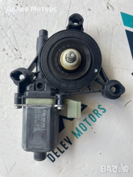 Моторче стъклоповдигвач за предна дясна врата 0130822716 от Skoda Karoq 1.5 TSI двигател DXDB, 150кс, снимка 1