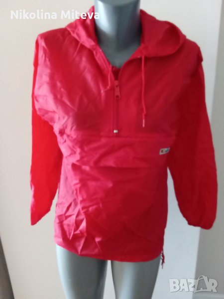 Червен суичър, снимка 1