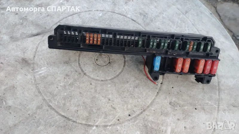 08 09 10 BMW 535xi 530i E60 ВЪТРЕШНА РЕЛЕНА КУТИЯ С ПРЕДПАЗИТЕЛИ 695733002, снимка 1