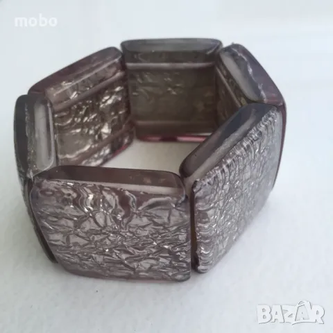 Дамско гривна със сиви квадратни плочки, свързани с ластик, снимка 1