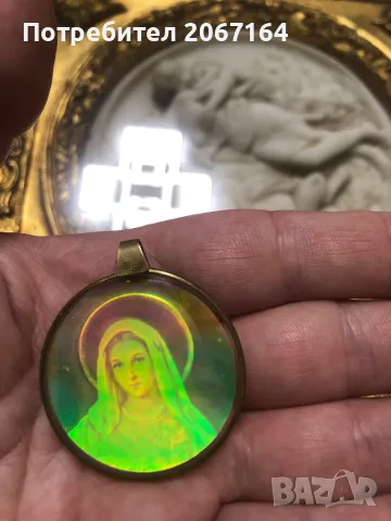 Винтидж холографска стъклена висулка, снимка 3 - Колиета, медальони, синджири - 48655647