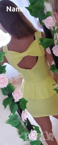 Прекрасна стилна рокля с ефектен гръб с панделка