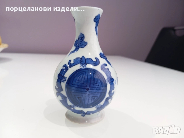 Порцеланова стара вазичка