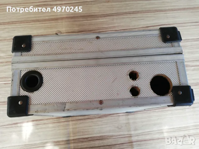 Куфарче с метална основа, снимка 4 - Куфари - 56369727