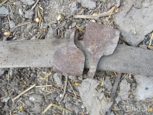 Хомот, кобилица от каруца 77см и 56см, част дърво дървен,турски чехли, Калашников тениска, снимка 2 - Други - 30192099