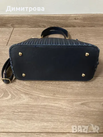 Дамска чанта Guess, снимка 6 - Чанти - 56381613