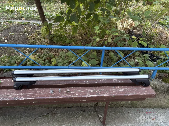 Греди за багажник Menabo Brio – алуминиеви, до 90 кг за тавани с външен рейлинг