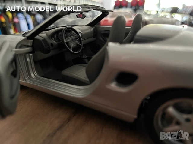 Метална колекционерска колички UT Models PORSCHE BOXTER мащаб 1:18, снимка 7 - Колекции - 50834092