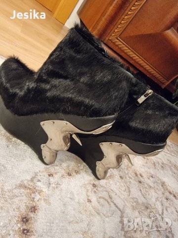 Боти от конски косъм на McQueen, снимка 5 - Дамски боти - 34940873