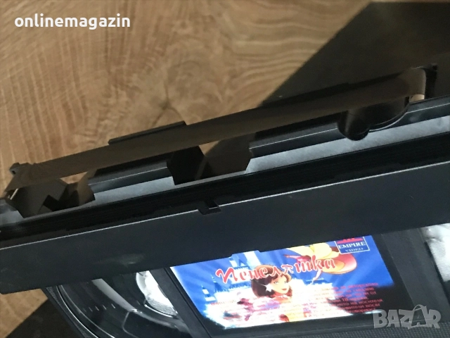 3 видеокасети : Флийнстоун ,Пепеляшка , Мечо Пух VHS, снимка 6 - Други жанрове - 56078475