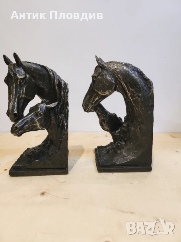 Комплект държачи за книги с коне, снимка 3 - Художествена литература - 52737790