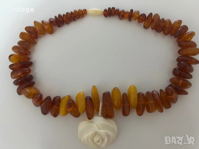 Винтидж старинно колие с натурален кехлибар и медальон цвете слонова кост , снимка 4 - Антикварни и старинни предмети - 53994235