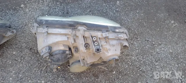 Десен фар Mercedes C-Class W203, снимка 2 - Части - 50056416