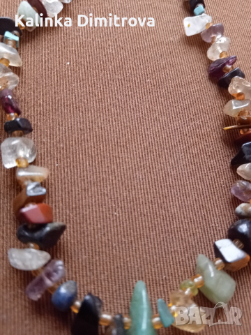 Дамско колие с полускъпоценни камъни.