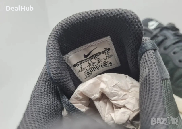 Маратонки Nike

Носени,но в отлично състояние. 

Размер 39 стелка 25 см.

Цена 30 евро., снимка 4 - Маратонки - 54221123