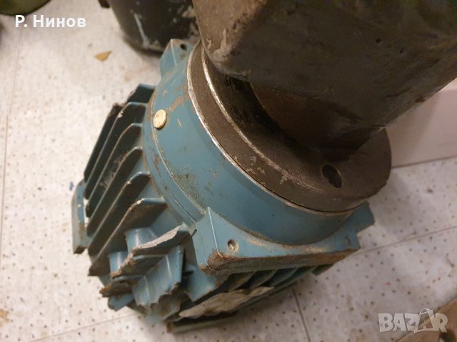 редуктор 2 оборота в минута за заварчици реверс подходящ за заварачна техника, снимка 2 - Електродвигатели - 32123097