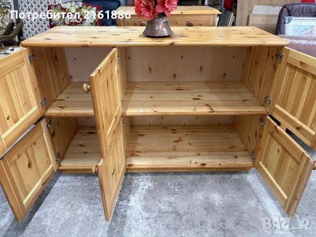 Масивен шкаф с вратички, снимка 2 - Секции и витрини - 56010858