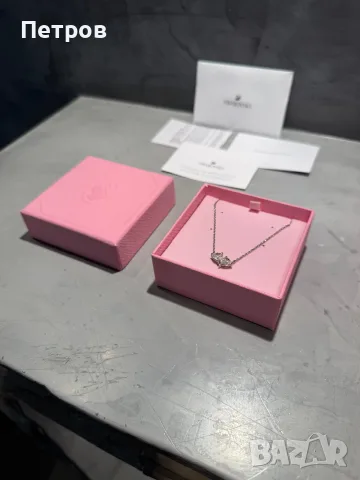 ЧИСТО НОВО 100% оригинално Swarovski дамско колие, снимка 2 - Колиета, медальони, синджири - 56181374