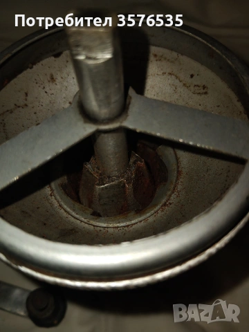 Продавам антична мелничка за кафе и подправки., снимка 4 - Антикварни и старинни предмети - 53145657