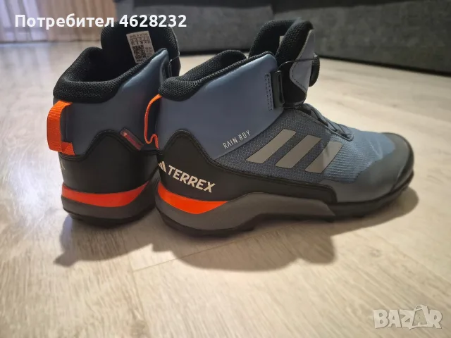 Зимни боти Адидас, снимка 2 - Детски боти и ботуши - 56457525