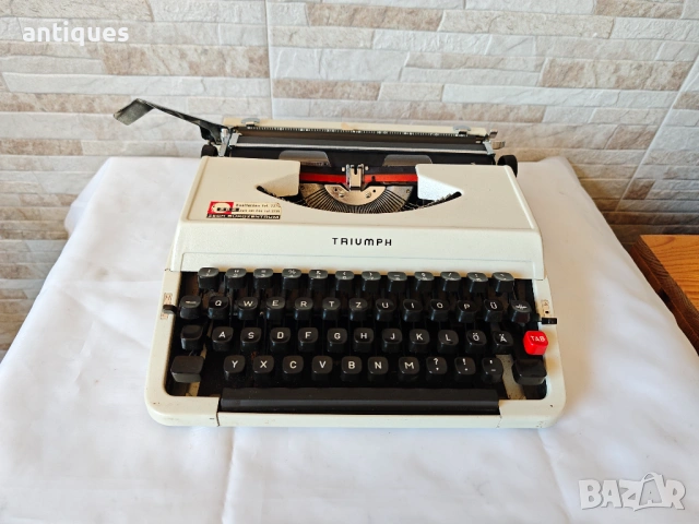 Стара пишеща машина Triumph de Luxe - 1970" год., снимка 7 - Антикварни и старинни предмети - 54363106