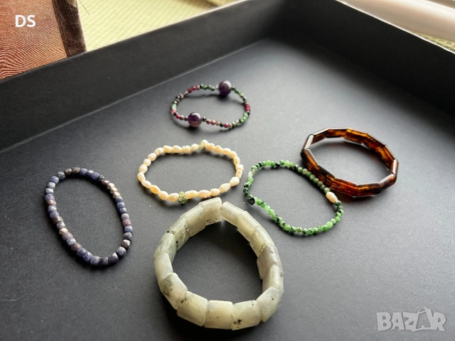 Гривни естествени камъни лот