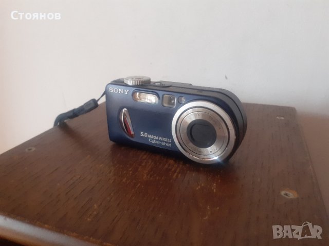 Дигитален фотоапарат SONY  DSCP10 Cyber-shot 5MP Digital Camera w/ 3x Optical Zoom

, снимка 1 - Фотоапарати - 42087913