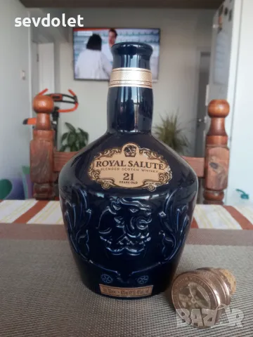 Прекрасна колекционерска бутилка.