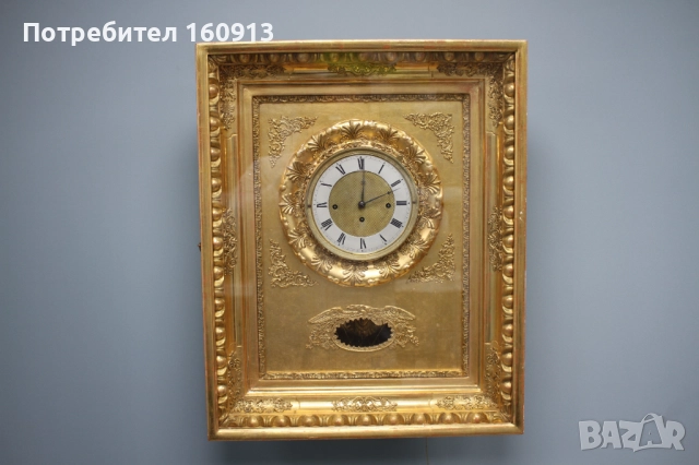 Оригинален античен австрийски стенен часовник с позлатена рамка.