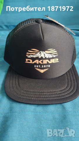 Продавам нова шапка Dakine  ,тип тръкър,all size 