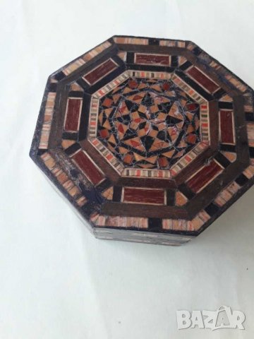 Стара дървена кутийка , снимка 2 - Антикварни и старинни предмети - 29850453