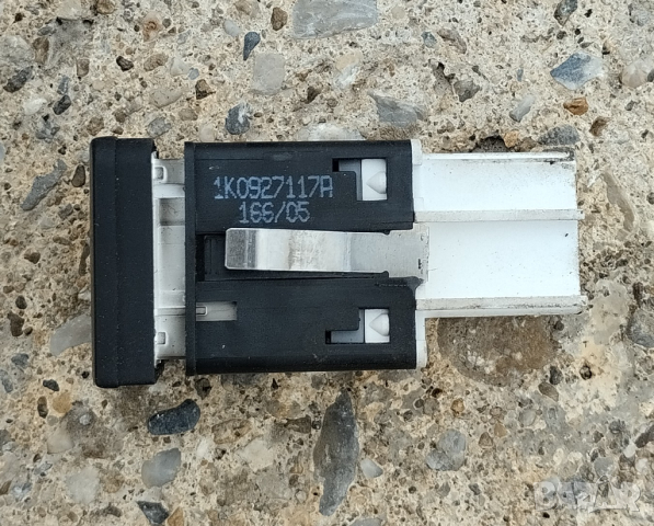 VW Golf- конзола 1K0857961, бутон ESP- 1K0927117A, пепелник 1K0857335, снимка 7 - Аксесоари и консумативи - 44529893