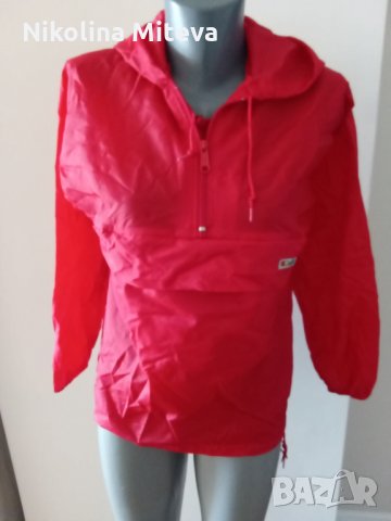 Червен суичър