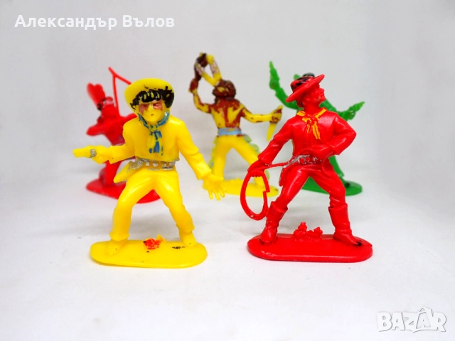 Комплект 5 Индианци Каубои Стари Играчки Соца Западна Германия Фигурки Играчки, снимка 2 - Други ценни предмети - 52704910