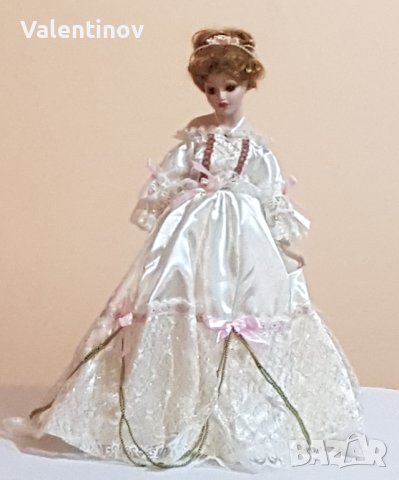 Порцеланова кукла със стойка , снимка 1 - Кукли - 44429381