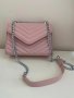 Малка кокетна дамска розова чантичка, снимка 1 - Чанти - 40719507