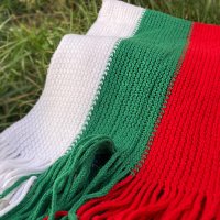  плетен зимен шал в цветовете на Българското знаме, снимка 2 - Шалове - 12670750