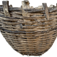Автентична дървена кошница - изплетена от клони, снимка 1 - Антикварни и старинни предмети - 44736544
